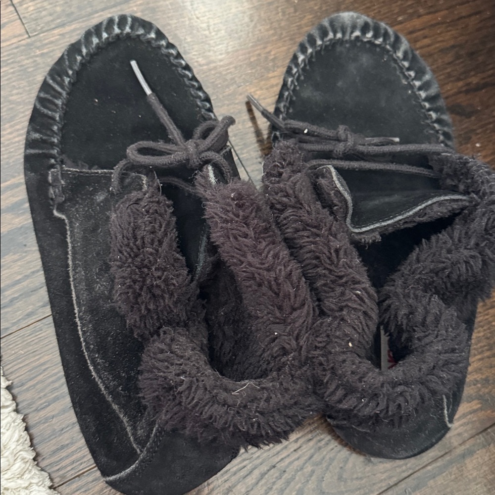 Bongo Women’s Black Suede Moccasin Faux fur lined Slippers size 8 - Picture 2 of 6